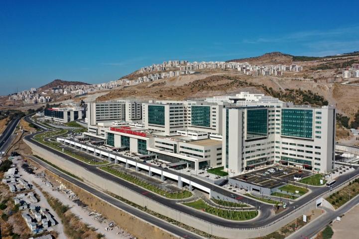 İzmir Şehir Hastanesi hasta kabulüne başladı