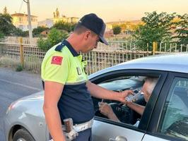 İzmir'de jandarmanın trafik denetimlerinde 2 bin 744 sürücüye ceza uygulandı